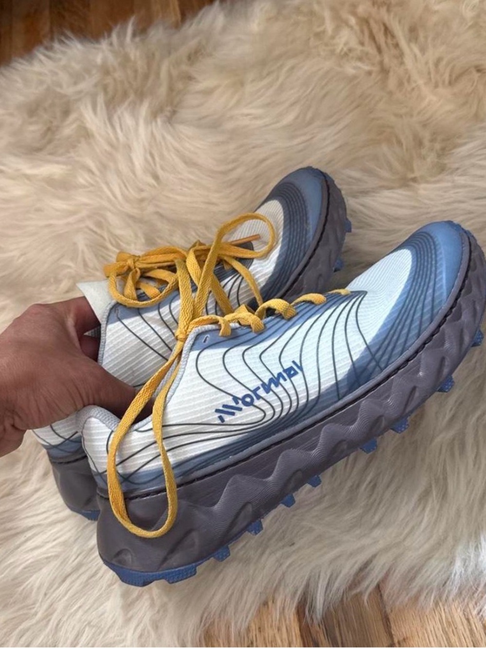 Normal brand trail shoes (W7)